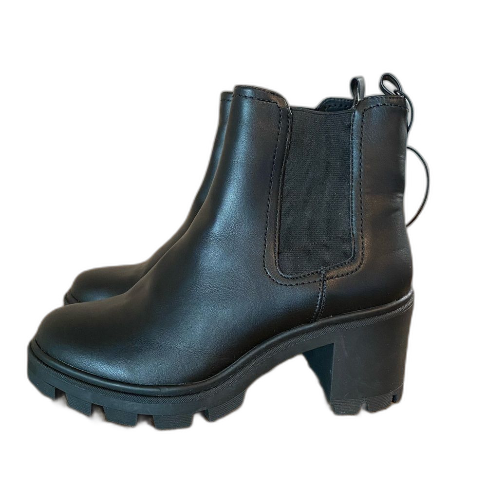 New 8.5 Black Chunky Heel Platform Chelsea Boots Stretch Sides Y2K Retro Style